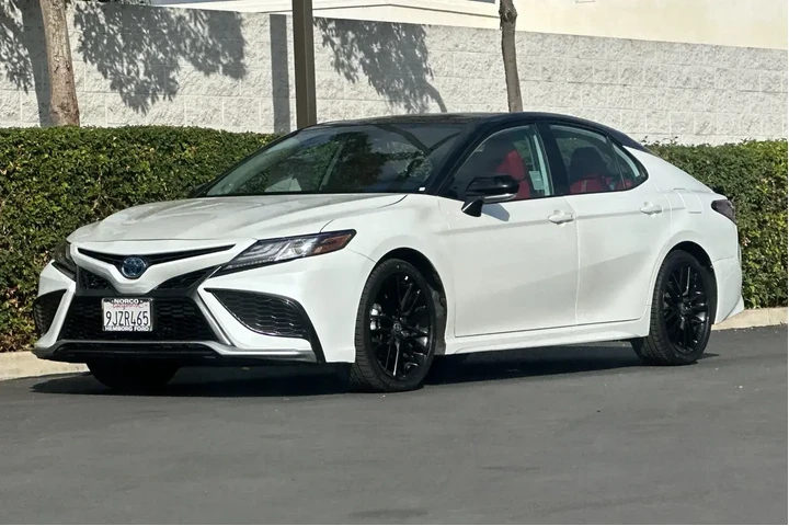 $31995 : Toyota Camry Hybrid 2024 XSE image 8