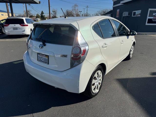 $9998 : 2012 Prius c Two image 8