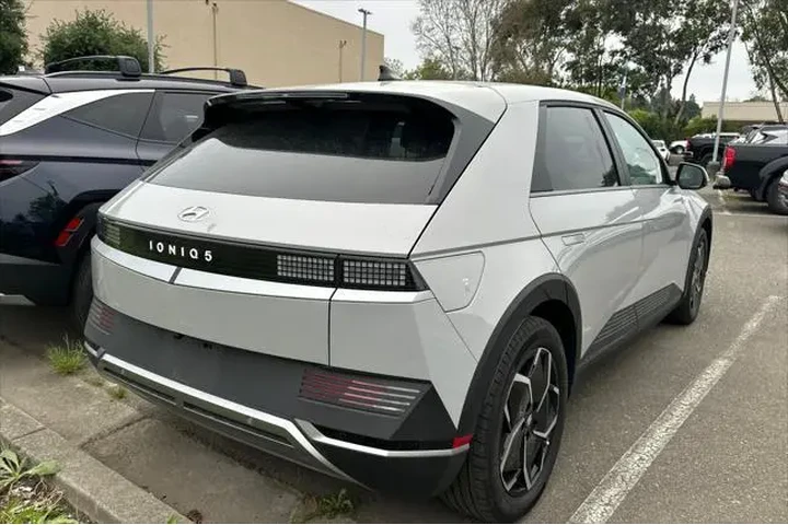 $26990 : Hyundai IONIQ 5 2024 SEL 4dr image 5