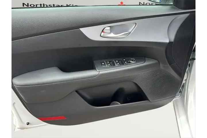 $17490 : Kia Forte 2024 LX 4dr Sedan image 9