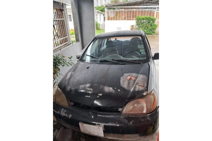 $800 : Yaris 2000 image 4