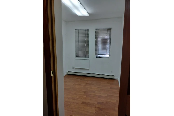 $5500 : Oficina  Junction Bvd 40ave. image 10