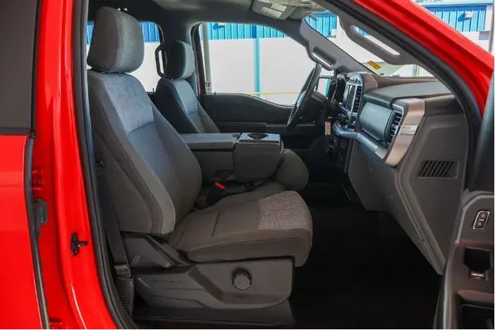 $31675 : Ford F-150 2023 4x2 XL 4dr S image 8