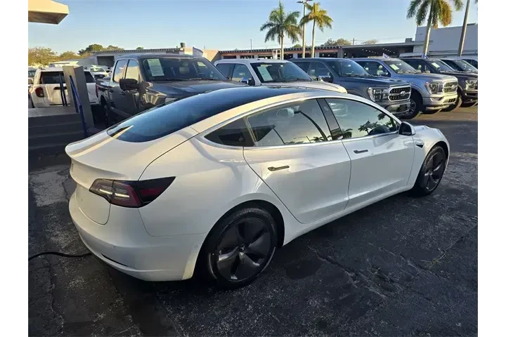 $15990 : Tesla Model 3 2018 Long Rang image 3