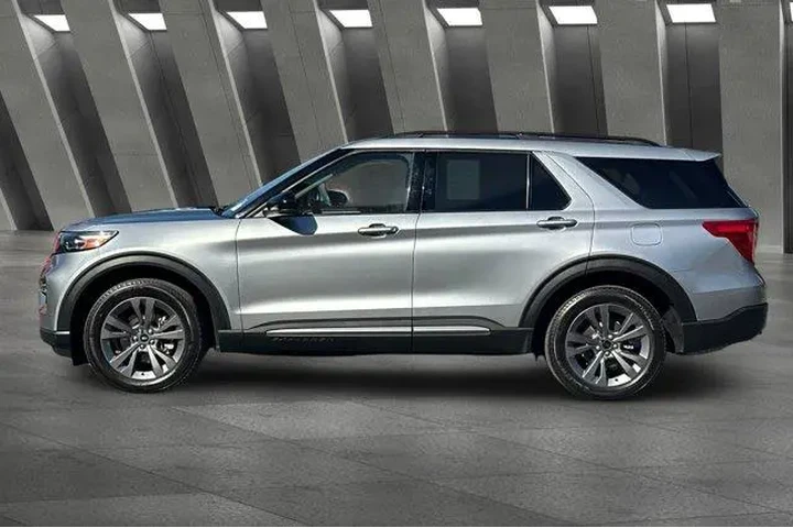 $29900 : Ford Explorer 2022 AWD XLT 4 image 8