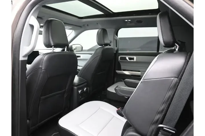 $27277 : Kia Telluride 2022 AWD SX 4d image 2