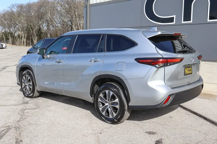 $34488 : 2024 Highlander XLE FWD image 6