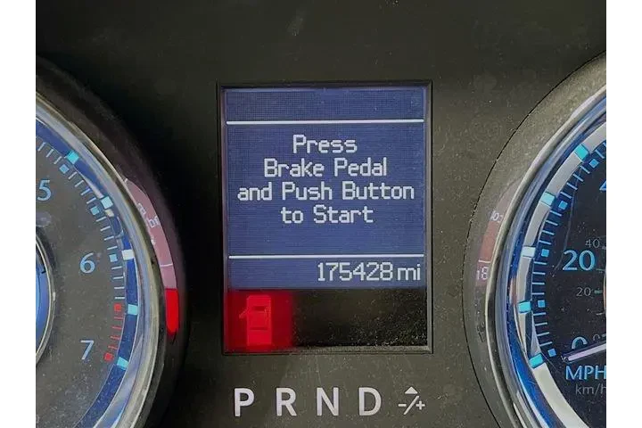 $7975 : Chrysler 300 2011 Limited 4d image 9