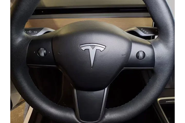 $25998 : Tesla Model Y 2022 AWD Long image 8