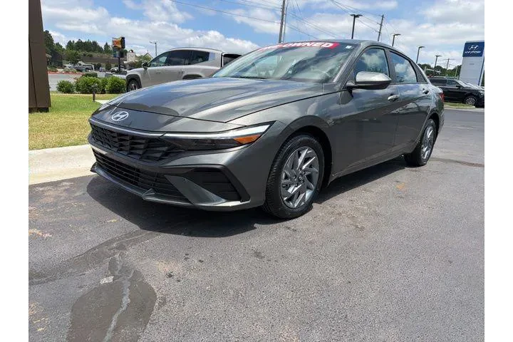 $21363 : Hyundai ELANTRA 2024 SEL 4dr image 4