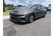 $21363 : Hyundai ELANTRA 2024 SEL 4dr thumbnail