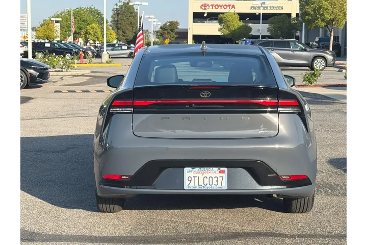 $31870 : Toyota Prius 2025 LE 4dr Hat image 4