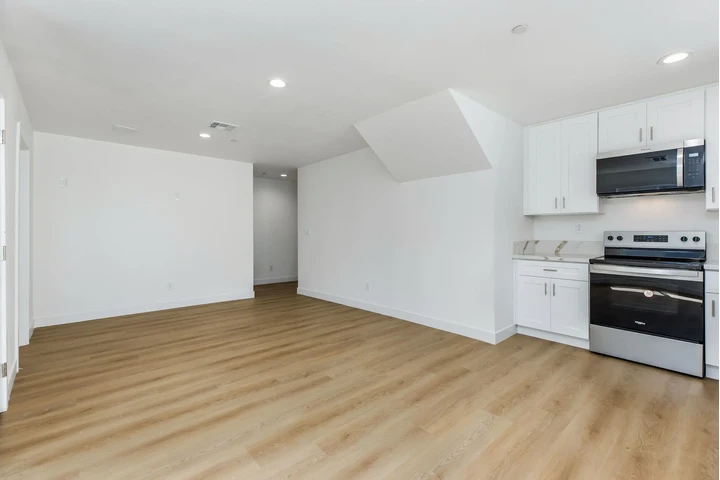 $2949 : FOR RENT 9611 S Hobart Blvd image 6
