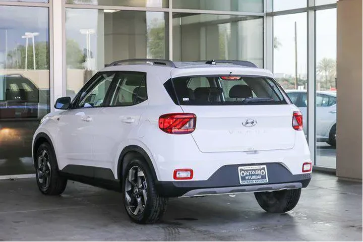 $21726 : Hyundai VENUE 2025 SEL 4dr C image 6