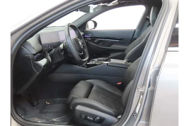 $39995 : BMW 5 Series 2024 AWD 530i x image 10