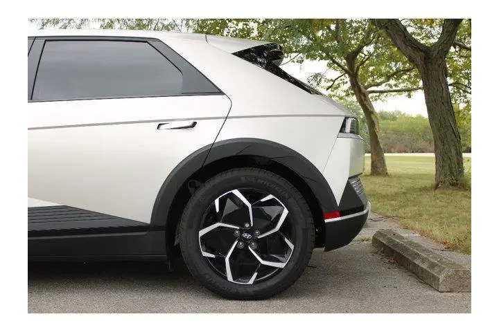 $25499 : Hyundai IONIQ 5 2023 AWD SEL image 8