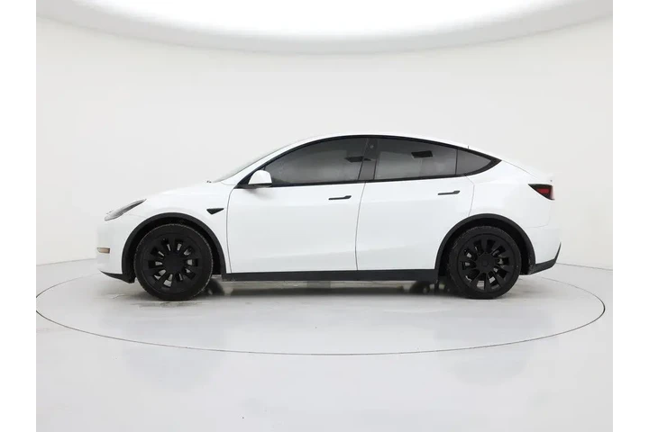 $27998 : Tesla Model Y 2022 AWD Long image 3