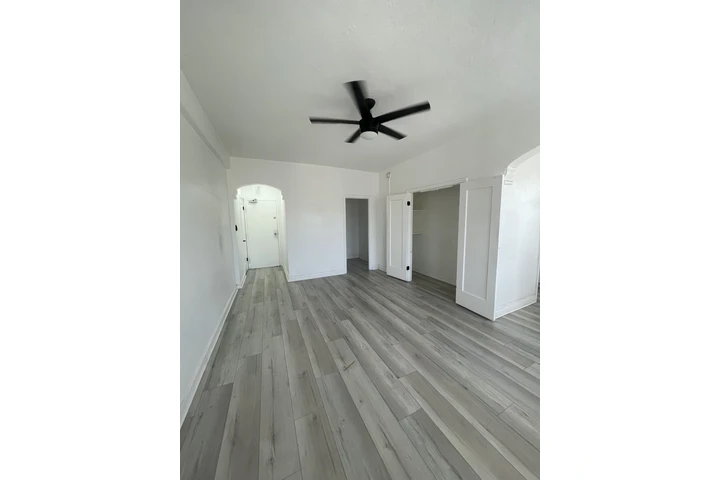 $1695 : 3471 W 5th St image 5