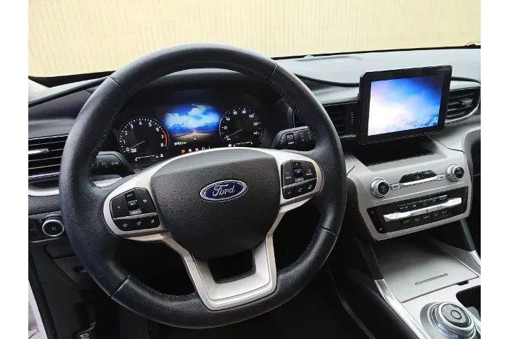 $28531 : Ford Explorer 2023 XLT 4dr S image 5