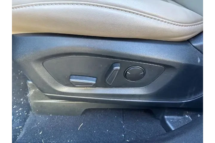 $27300 : Ford Explorer 2024 AWD XLT 4 image 8