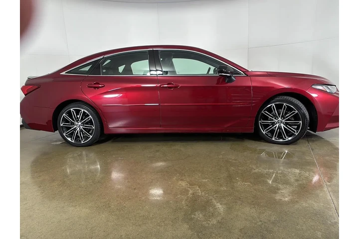 $23979 : Silver Certified 2019 Avalon image 10