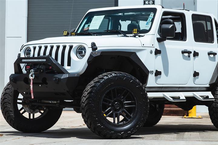 2020 Wrangler Unlimited Sport image 6