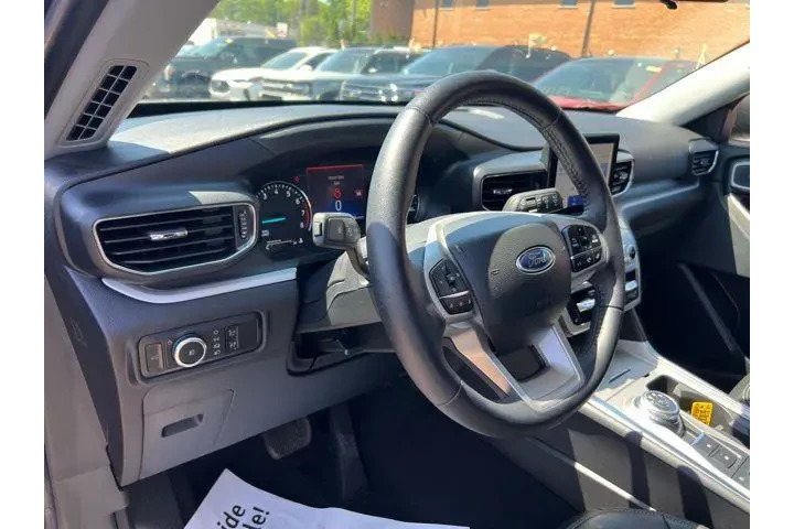 $33999 : Ford Explorer 2024 AWD XLT 4 image 1