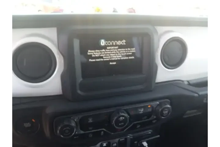 $29155 : Jeep Wrangler Unlimited 2021 image 2