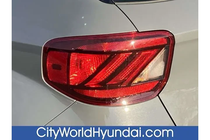 $15086 : Hyundai VENUE 2021 SEL 4dr C image 7