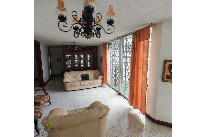 $450000 : Casa en Venta Utatlan zona 11 image 3