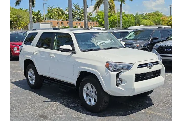 $39990 : Toyota 4Runner 2023 4x4 SR5 image 2