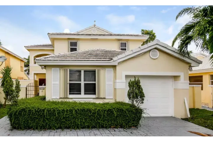 $3200 : Available in Miami .FL, USA🏠 image 1