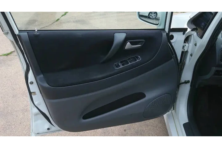 $4599 : 2004 Aerio SX image 10