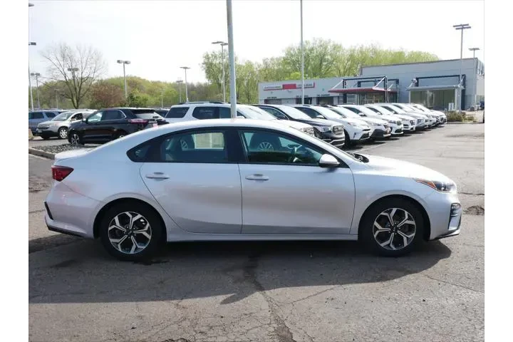 $12496 : Kia Forte 2020 FE 4dr Sedan image 6