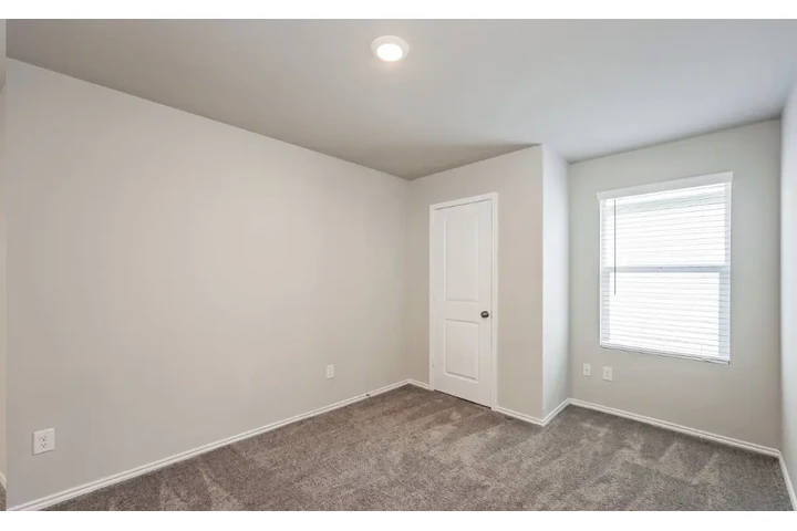 $1900 : Single family home image 10