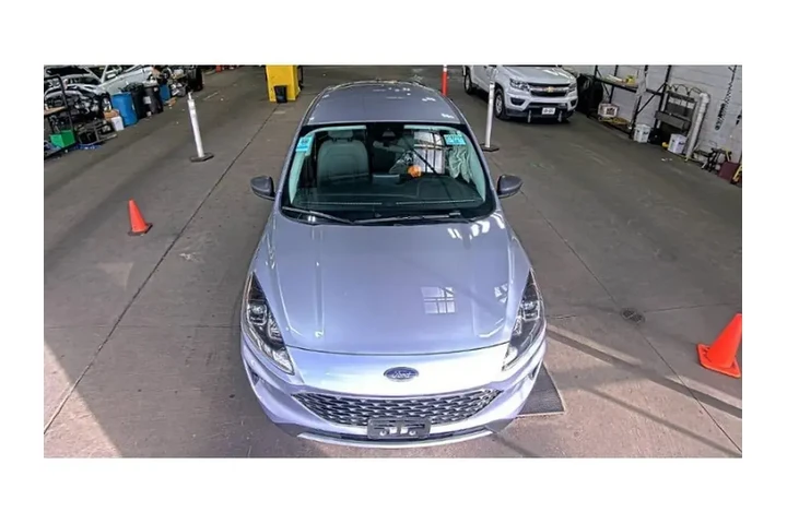 $18693 : Ford Escape 2022 AWD SE 4dr image 2