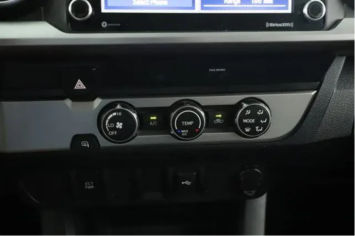 $27994 : Toyota Tacoma 2021 4x2 SR5 4 image 7