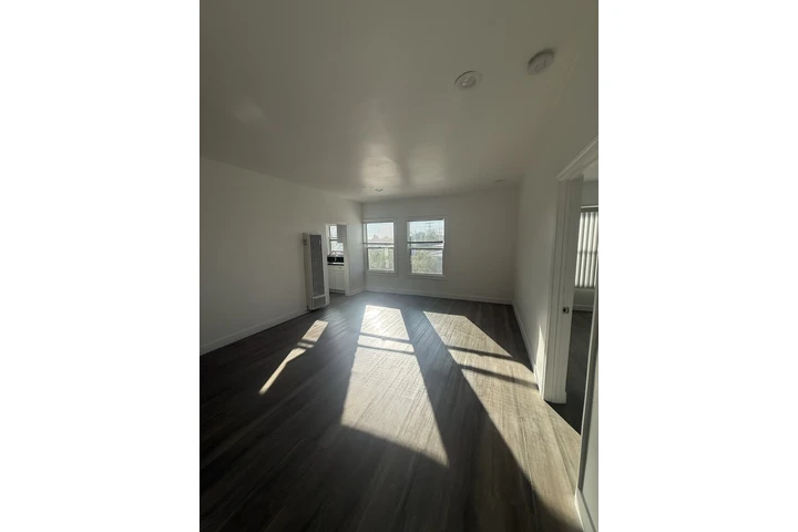$2400 : Apartamento Grande 2 recamaras image 7
