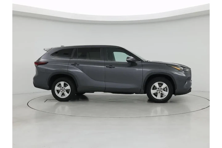 $30998 : Toyota Highlander 2024 LE 4d image 7
