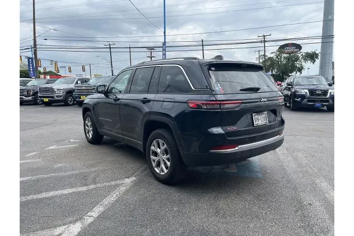$29998 : Jeep Grand Cherokee 2023 4x2 image 2