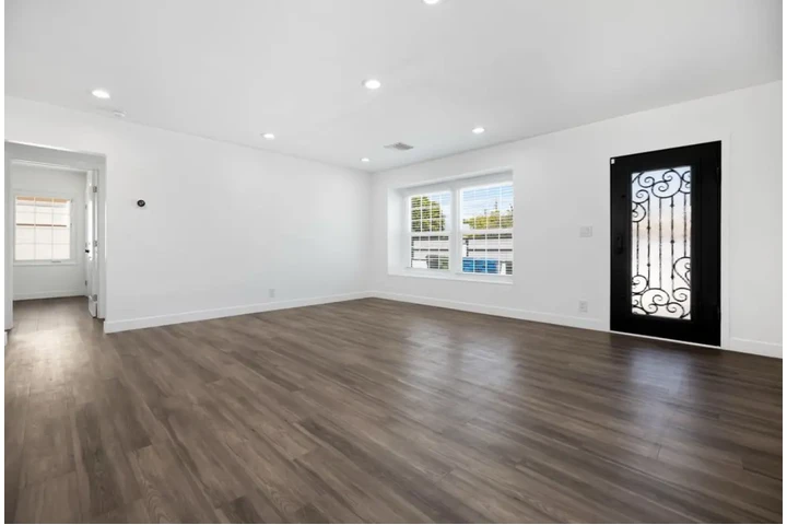 $2500 : 3Bed 2Bath House in South Gate image 3