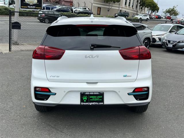 $24900 : Used 2022 Niro EV EX Premium image 6