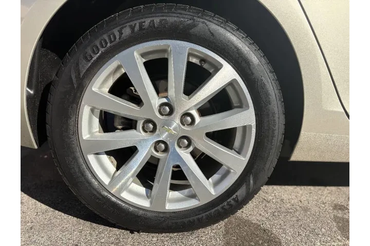 2016 Malibu Limited LTZ image 6