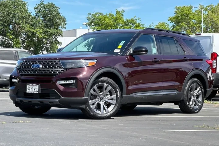 $29331 : Ford Explorer 2023 XLT 4dr S image 1