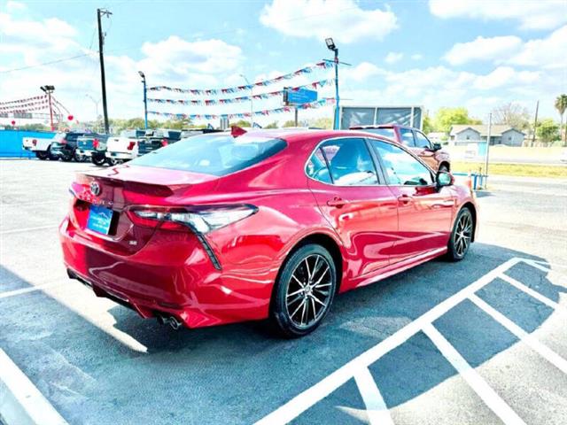 $21990 : 2021 Camry SE image 5