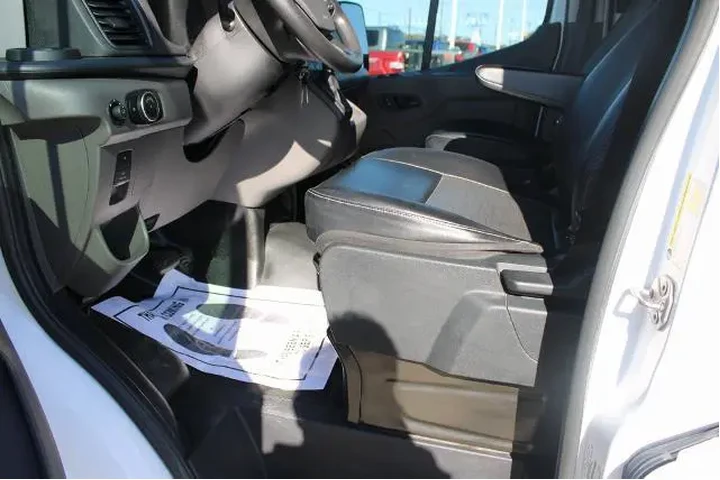 $33200 : Ford Transit 2021 250 3dr SW image 9