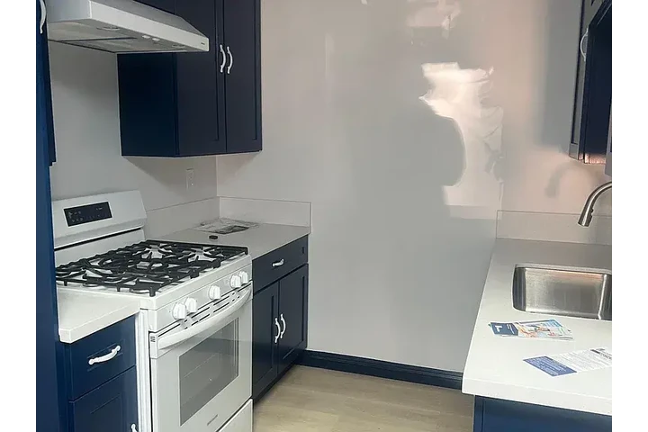 $2000 : 2bed 2bath available now image 5