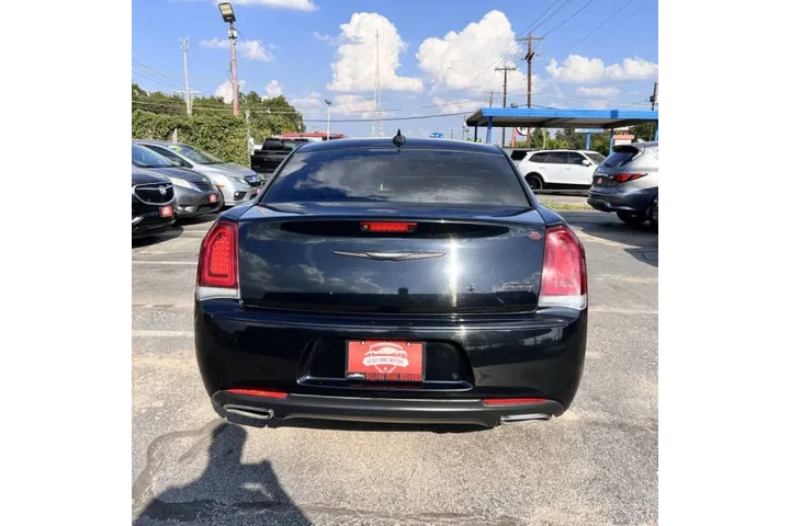 $18900 : 2018 300 Touring image 7