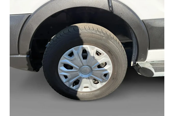 $32321 : Ford Transit 2024 250 3dr SW image 9