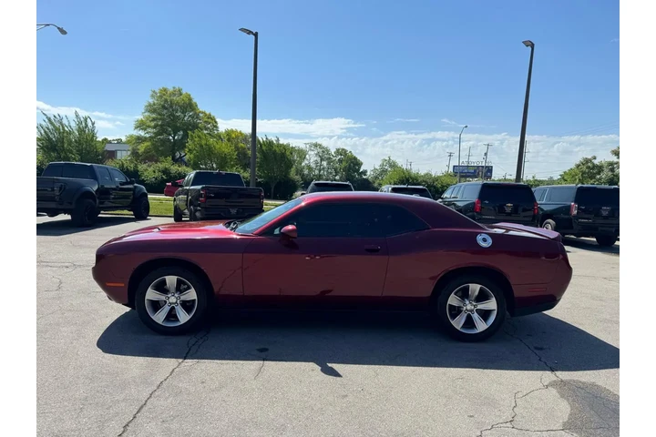 $17980 : 2019 Challenger SXT RWD image 5